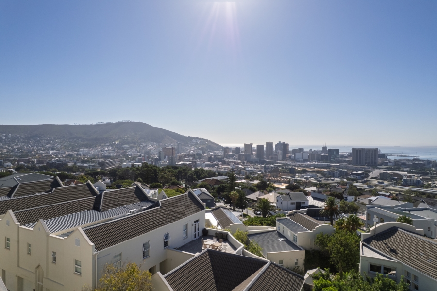 2 Bedroom Property for Sale in Vredehoek Western Cape